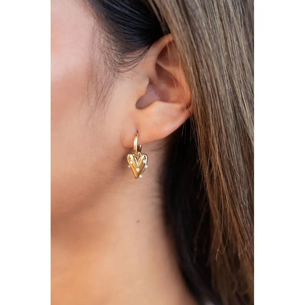 MJ Ohrring mit Herzanhänger/Perlen - Estiique Boutique